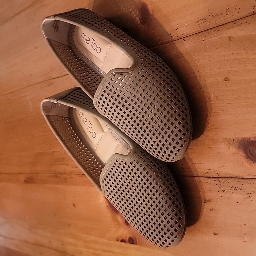 Me too cutout flats